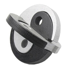 Casse-tête en bois Yin & Yang sur fond blanc