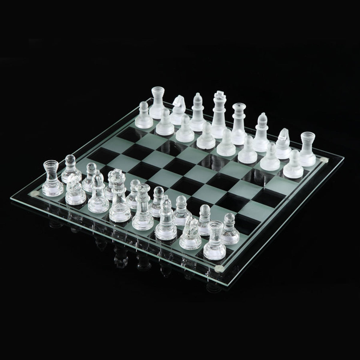 Échiquier en verre avec cases noires et blanches harmonisées