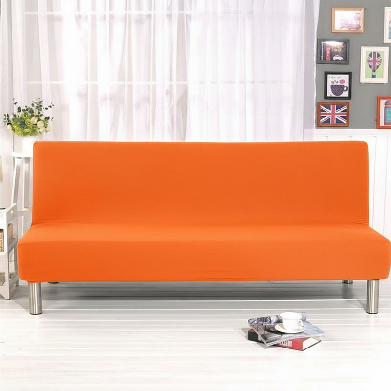 Housse extensible beige sur canapé-lit en mode fermé