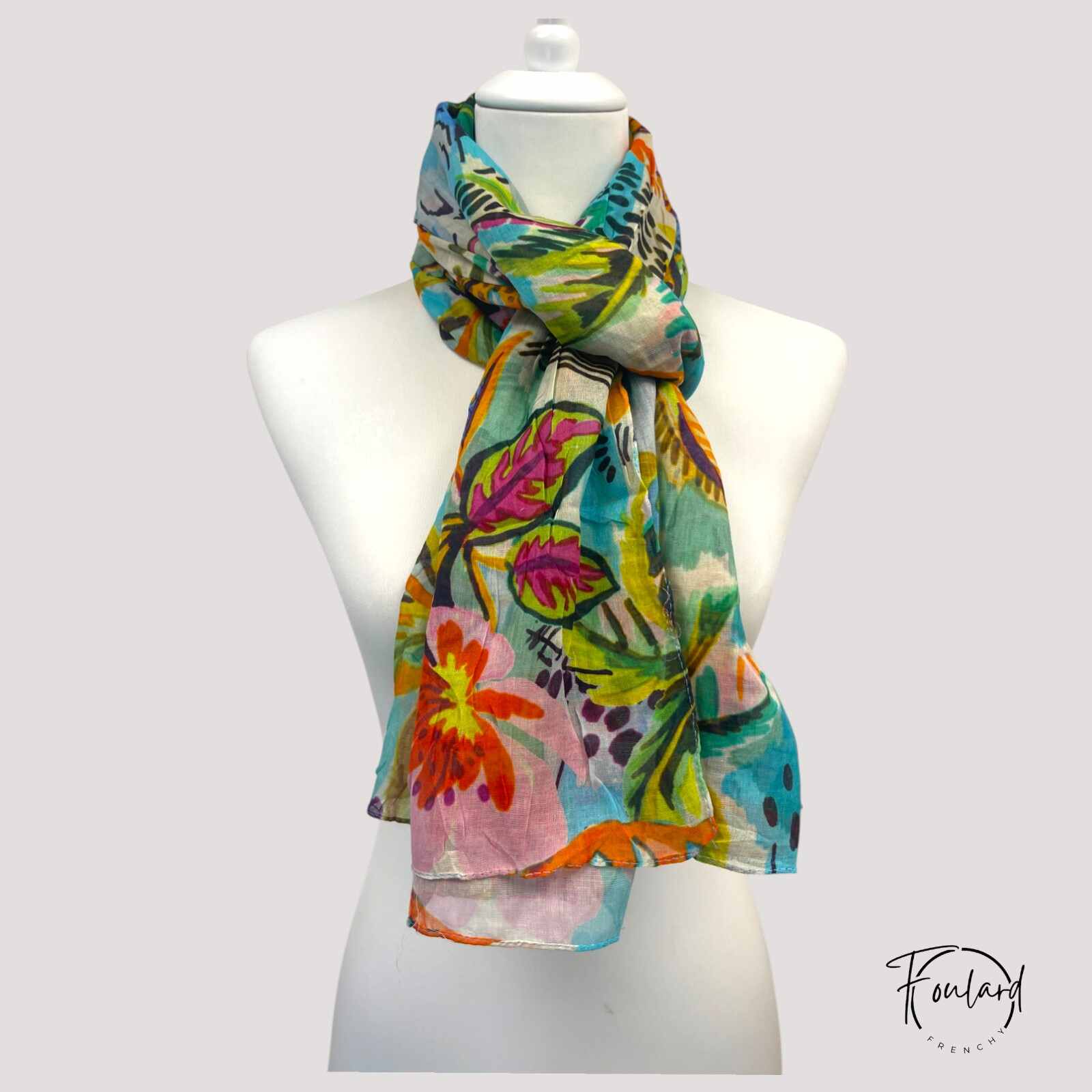 Foulard en coton avec motifs floraux et feuillages colorés