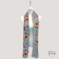 Détail des broderies fuchsia, orange et turquoise sur foulard