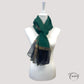 Foulard étendu montrant ses dimensions généreuses