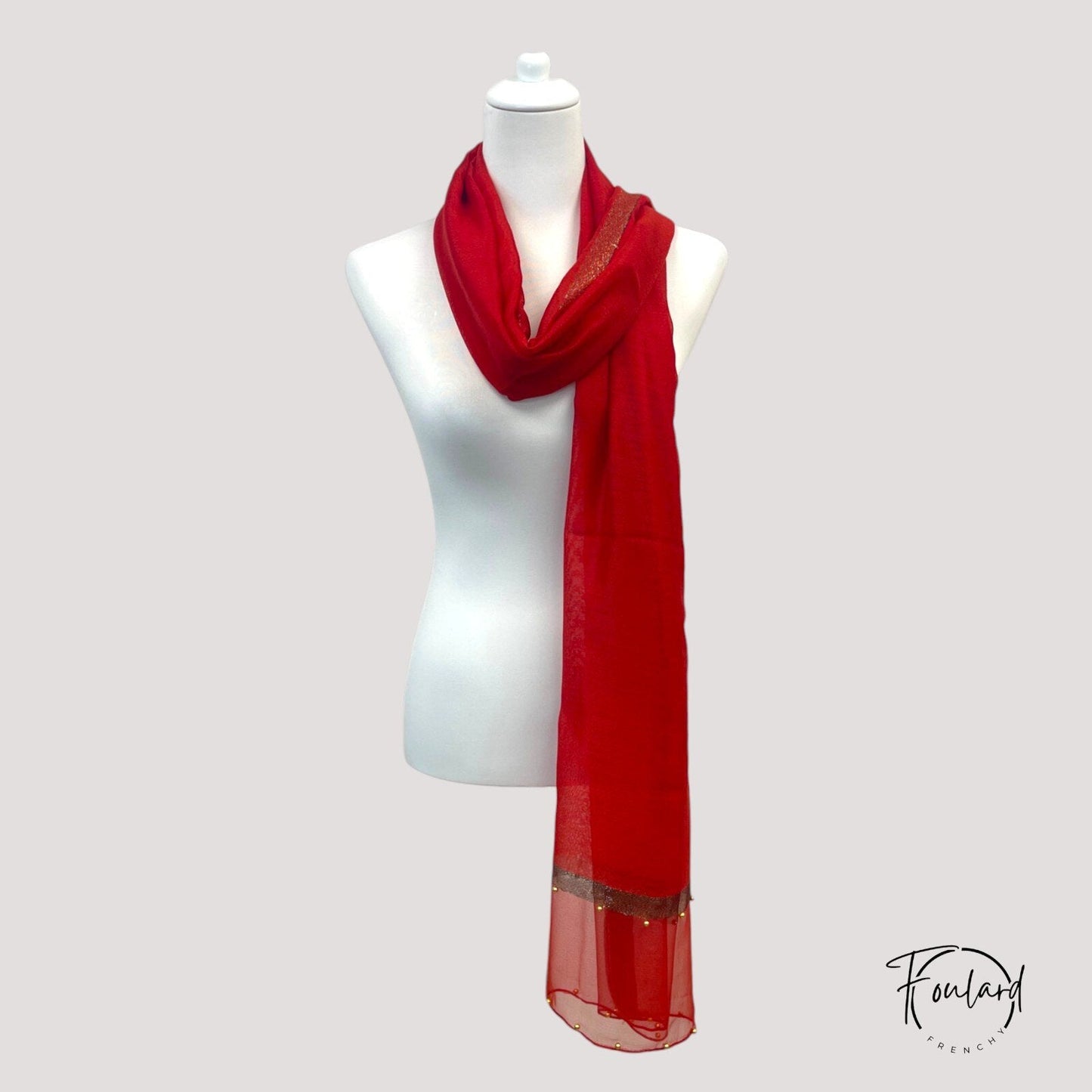 Foulard rouge avec bande dorée scintillante
