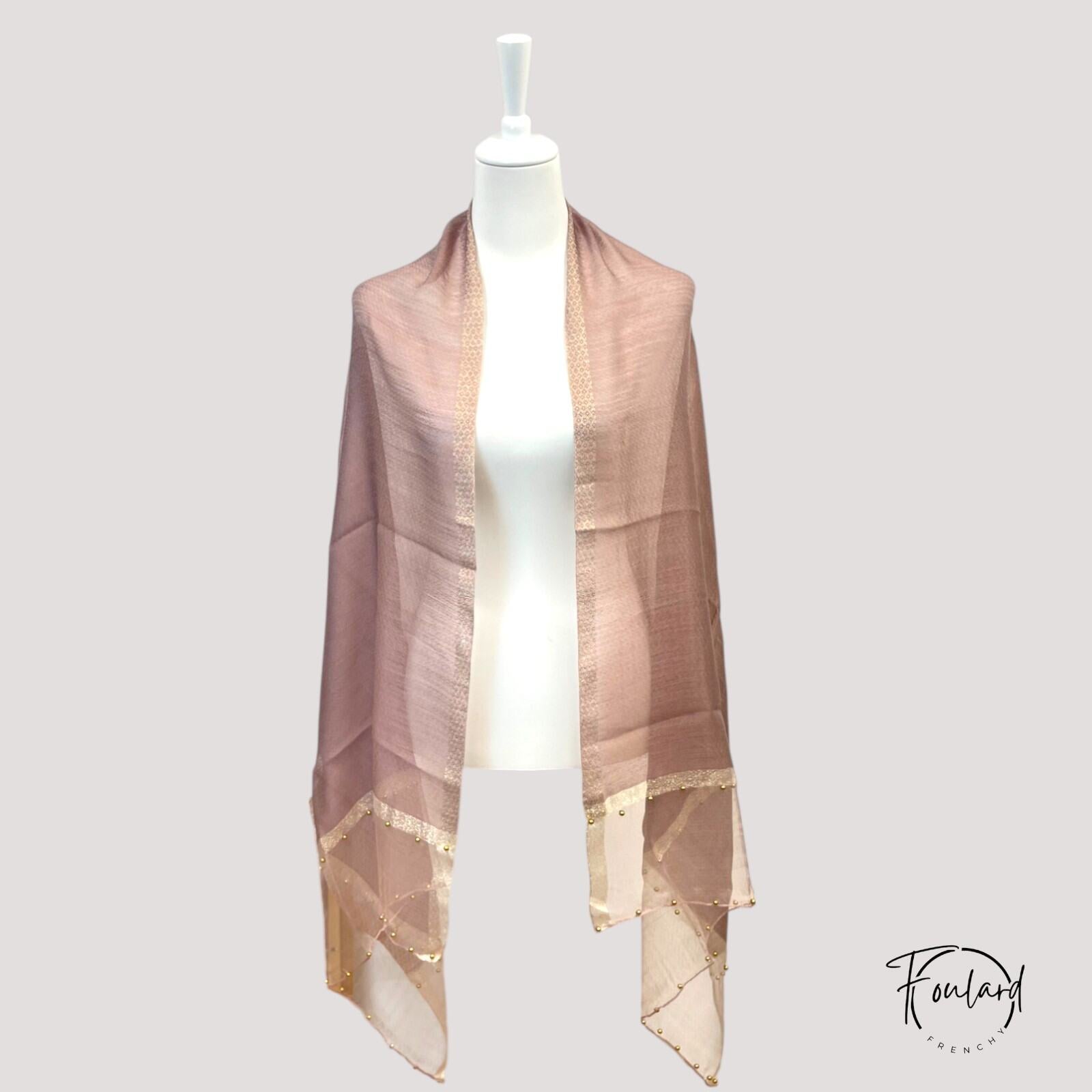 Foulard rose poudré avec perles dorées cousues à la main