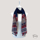 Détail des imprimés colorés sur le foulard