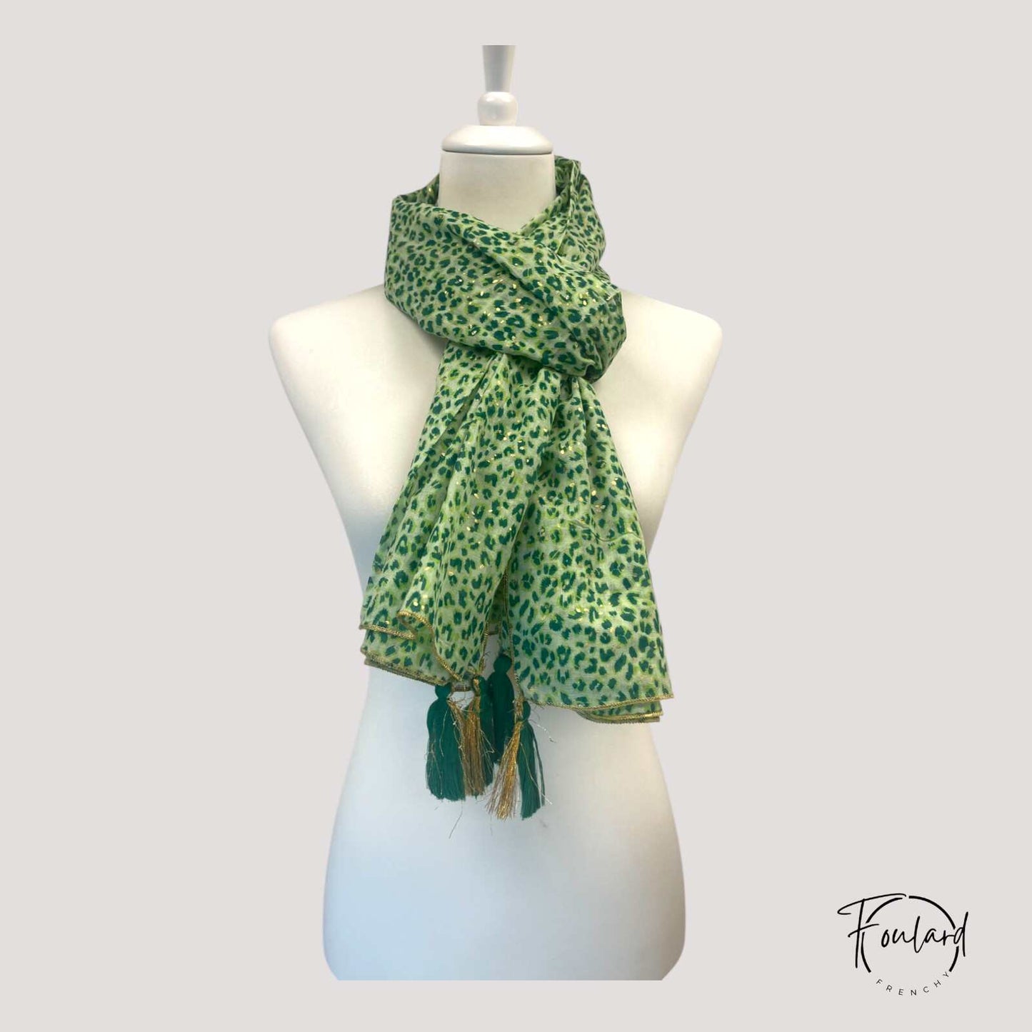 Foulard léopard vert avec pompons dorés en coton