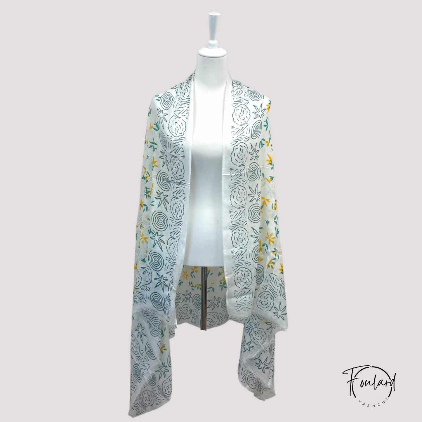 Foulard coton motifs spirales verts sur fond blanc