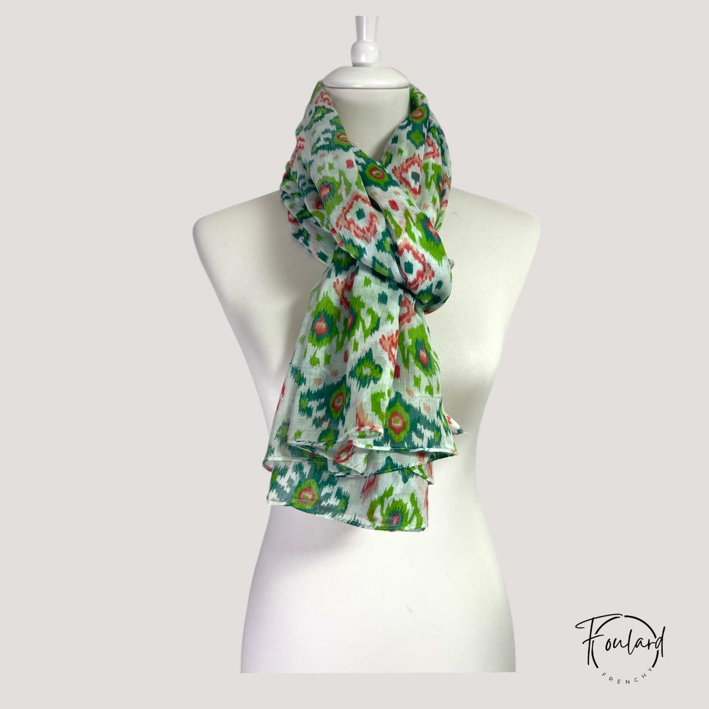 Foulard drapé sur mannequin, style bohème