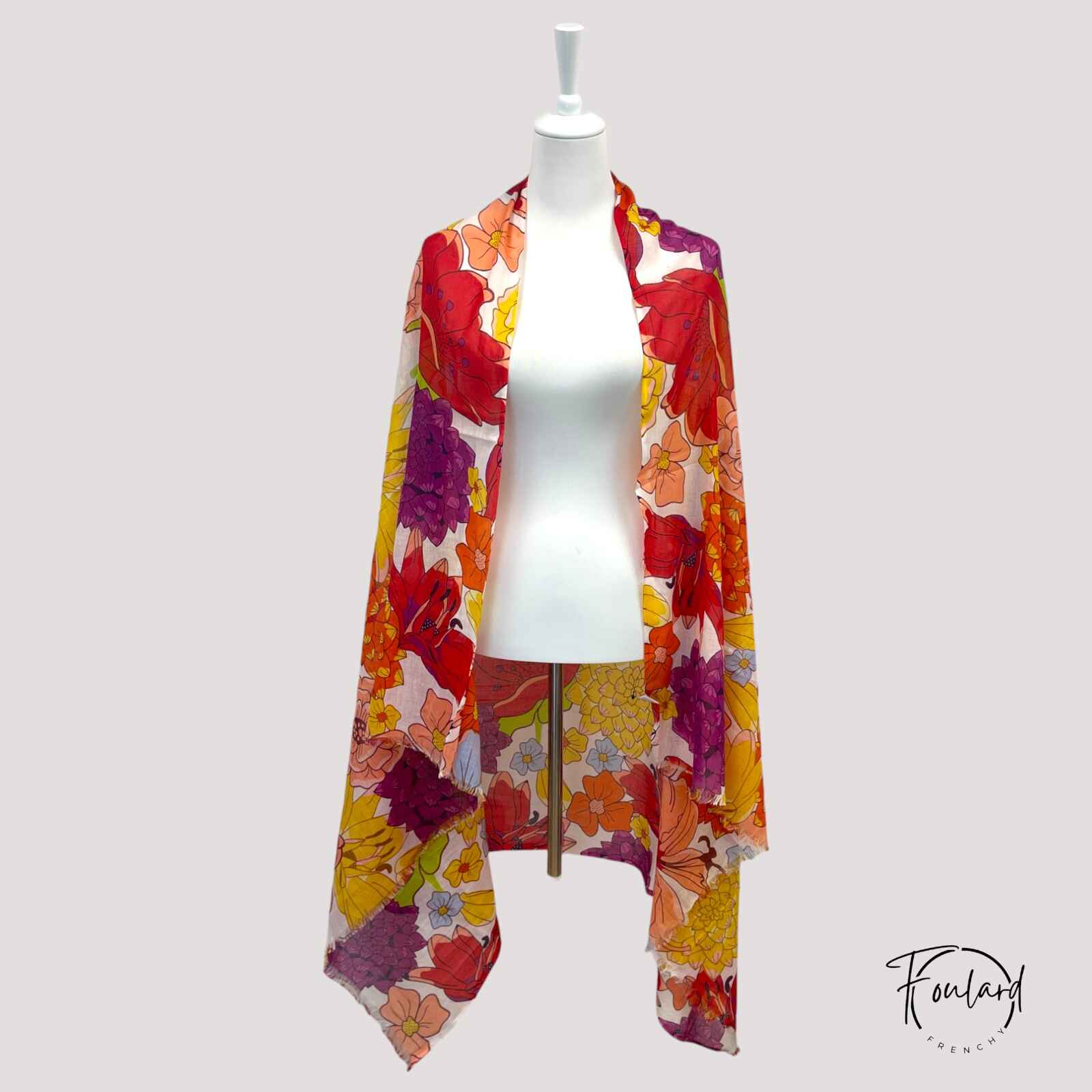 Foulard floral rouge et jaune sur fond clair