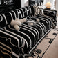 Gros plan sur le tissage artisanal et motifs ethniques