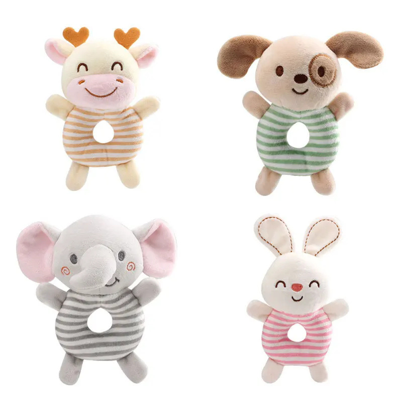 Ensemble de quatre hochets animaux en peluche