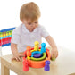 Vue rapprochée des pièces colorées du puzzle Montessori