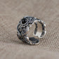 Vue latérale de la bague rétro en argent ajouré