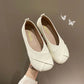 Détail du bout arrondi des ballerines minimalistes