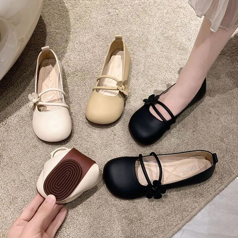 Ballerines avec ornement floral et double bride élégante
