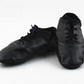 Vue rapprochée des lacets sur ballerines élégantes noires