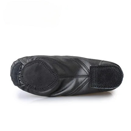 Semelle antidérapante des ballerines noires en gros plan