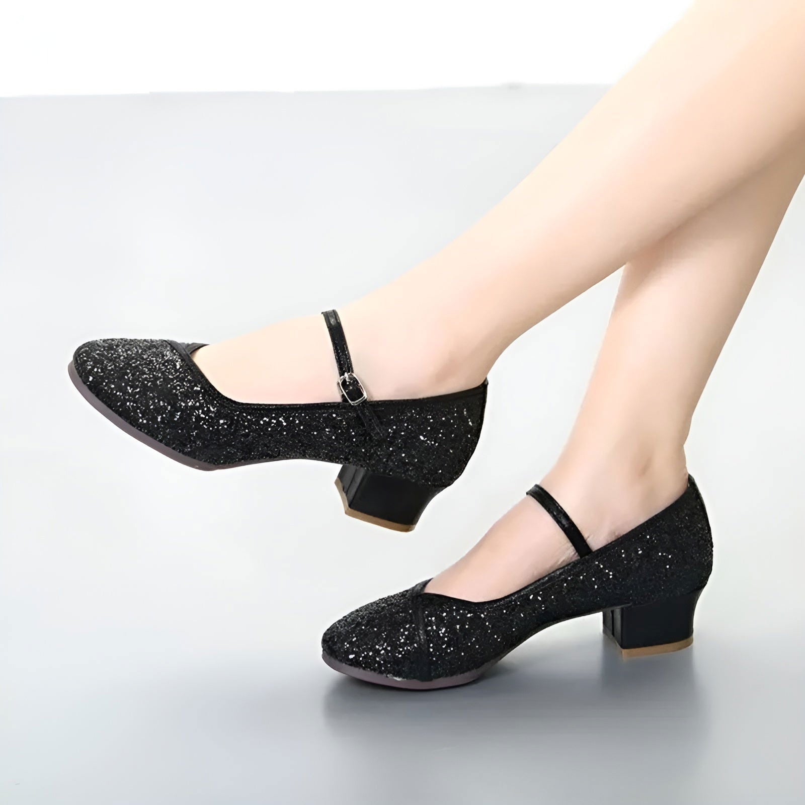Détail du matériau pailleté brillant des ballerines