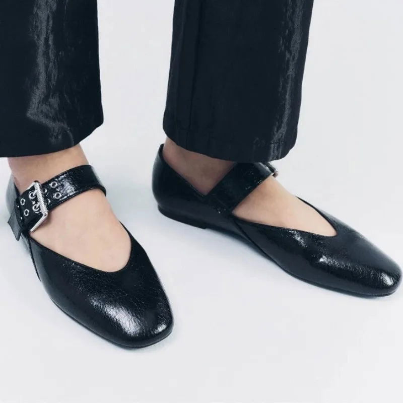 Intérieur doux des ballerines avec finition vernie