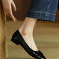 Ballerines avec finition brillante et nœud élégant