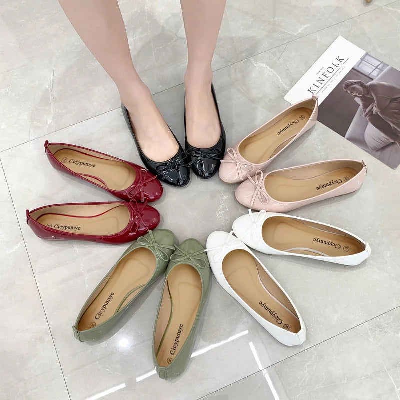 Vue latérale des ballerines montrant la semelle souple