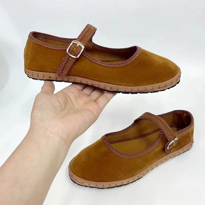 Vue arrière des ballerines montrant la finition velours