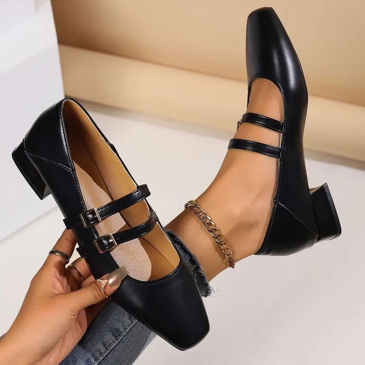Ballerines élégantes montrant le talon bas et stable