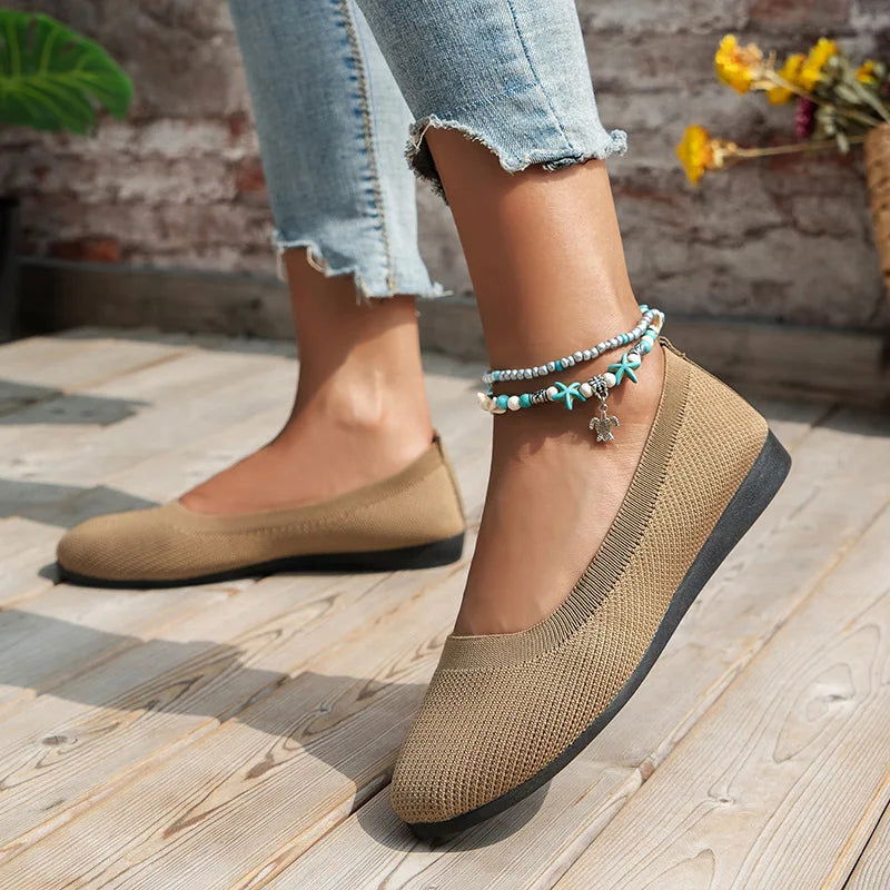 Zoom sur le tissu respirant des ballerines, texture visible
