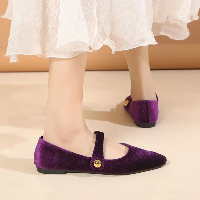 Vue de face des ballerines montrant le design élégant