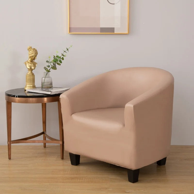 Housse beige en simili cuir sur fauteuil cabriolet