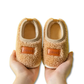 Chaussons bébé beiges en polaire, semelle antidérapante