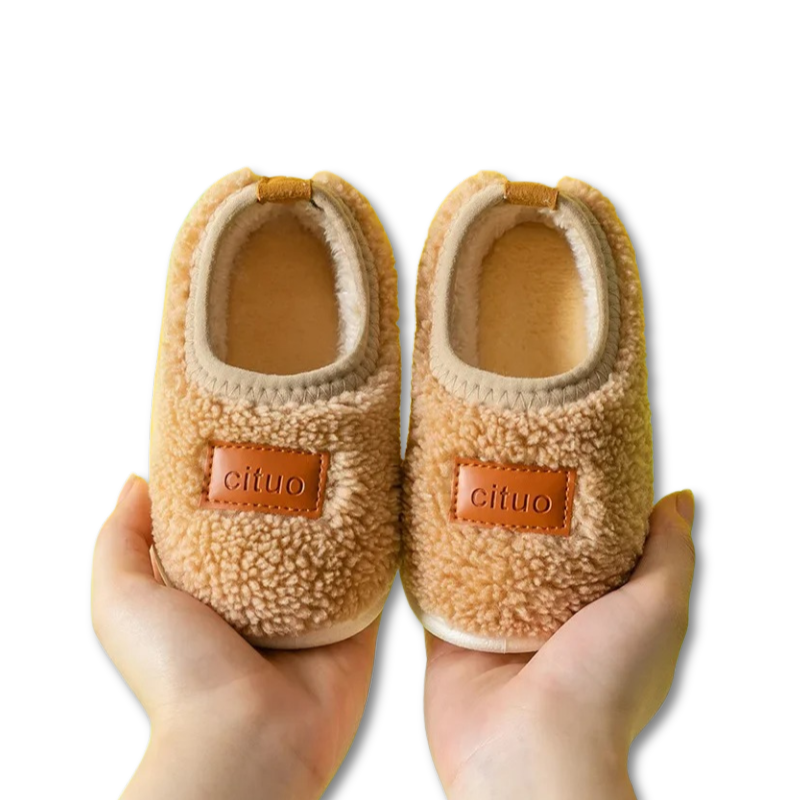 Chaussons bébé beiges en polaire, semelle antidérapante