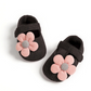 Chaussures bébé noires avec motifs de fleurs