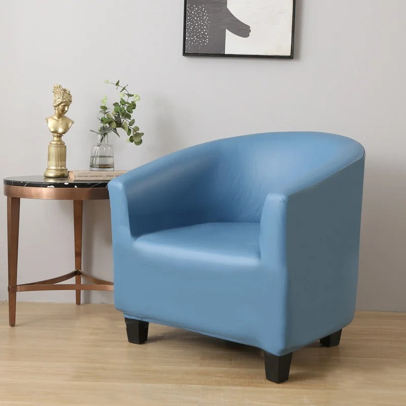 Housse bleue en simili cuir sur fauteuil cabriolet