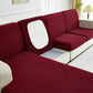 Vue latérale de la housse bordeaux sur un coussin