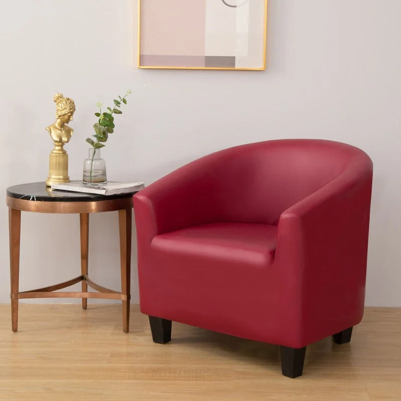 Housse bordeaux en simili cuir sur fauteuil cabriolet