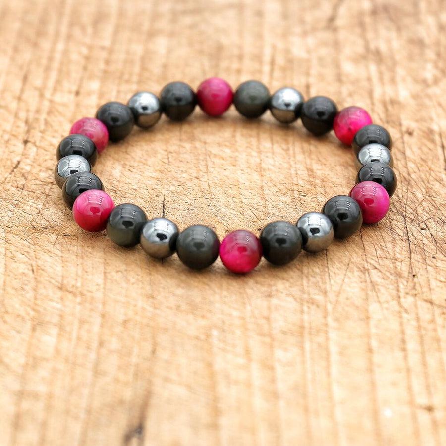 Vue latérale du bracelet avec perles noires et dorées