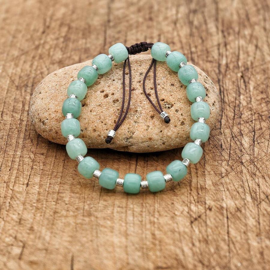 Bracelet en aventurine verte avec perles gravées et nœud coulissant