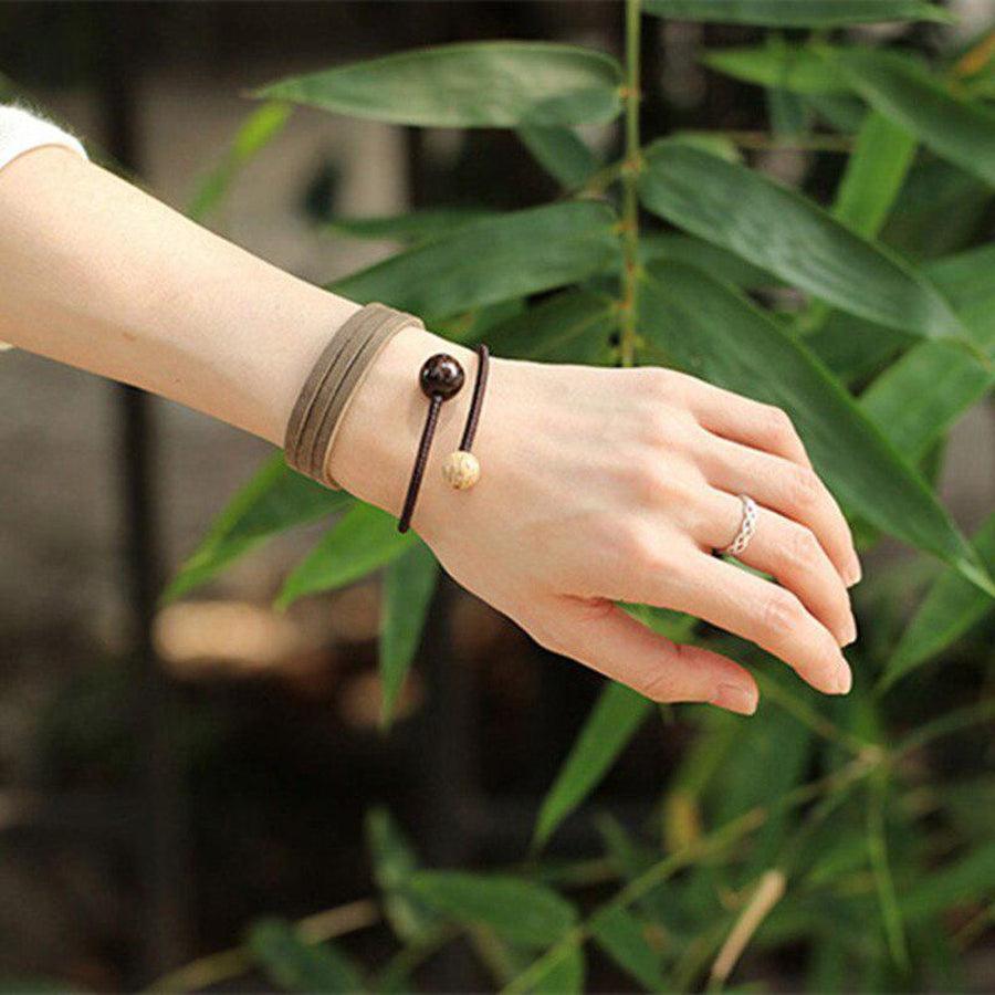 Détail de la corde tressée main du bracelet tibétain