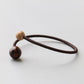 Gros plan sur les graines de Bodhi polies du bracelet