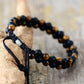 Détail du nœud coulissant et perles gravées du bracelet