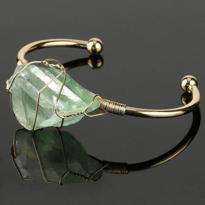Vue d'ensemble du bracelet argenté avec pierre kyanite