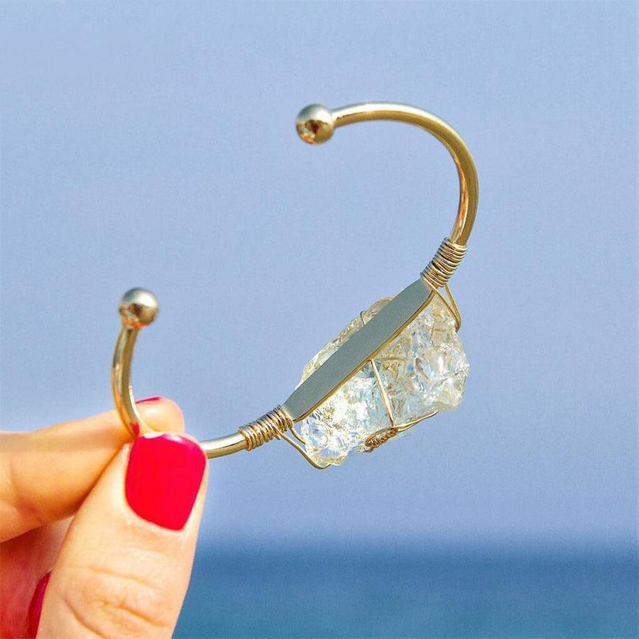 Vue latérale du bracelet jonc avec pierre citrine
