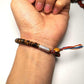Perle octogonale en Œil de tigre sur bracelet spirituel