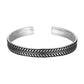Bracelet jonc argenté unisexe sur fond blanc, vue de côté