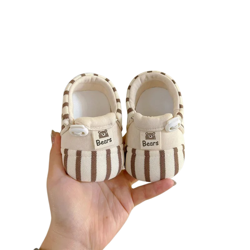 Chaussons marron pour bébé avec semelle antidérapante