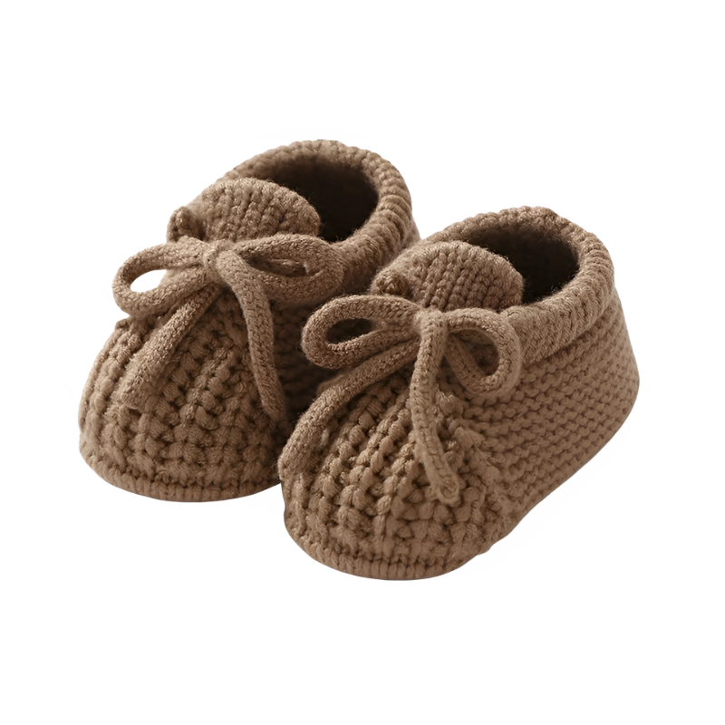 Chaussons bébé en maille marron, design artisanal