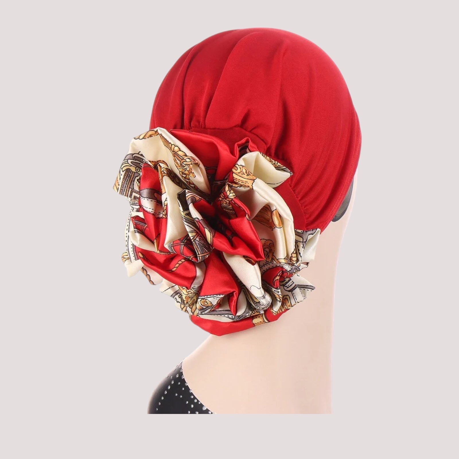 Bonnet rouge lisse pour femme, style moderne et sobre