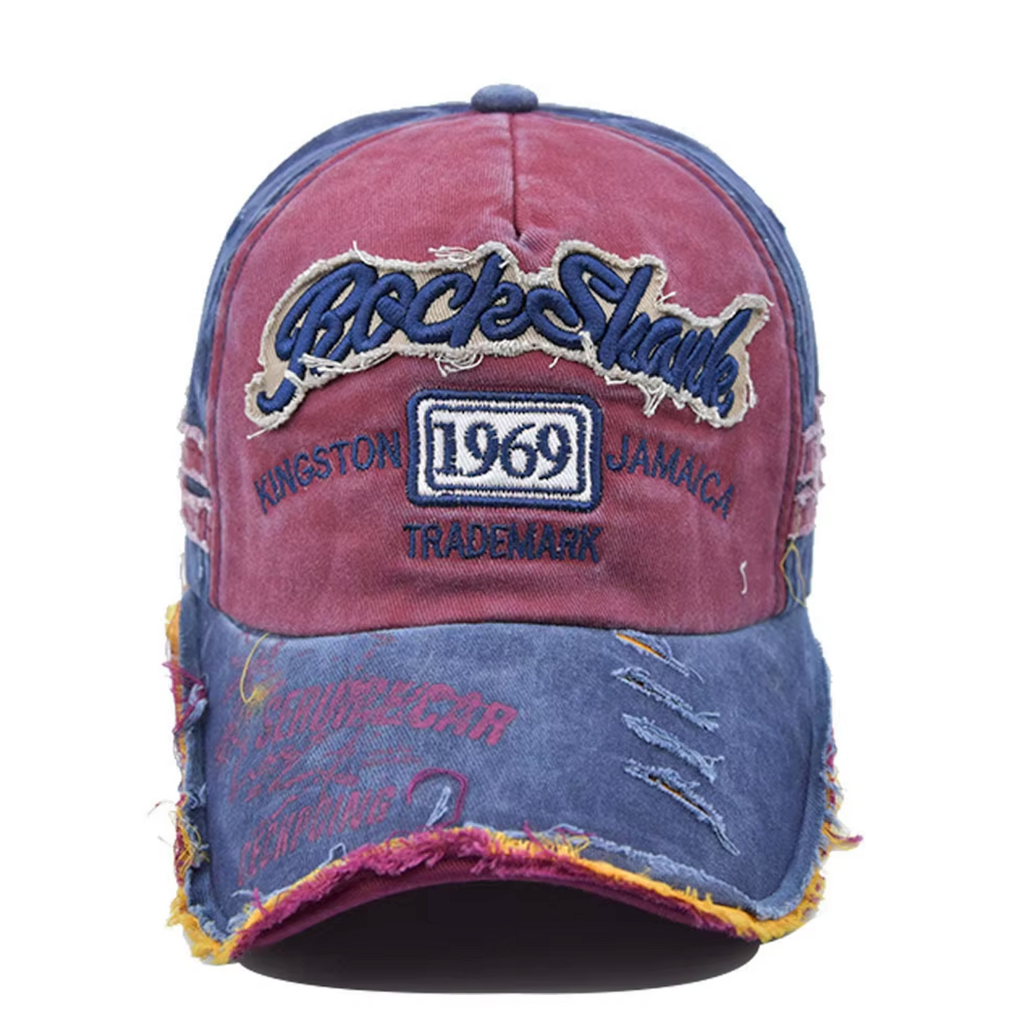 Détail des broderies sur une casquette au design rétro