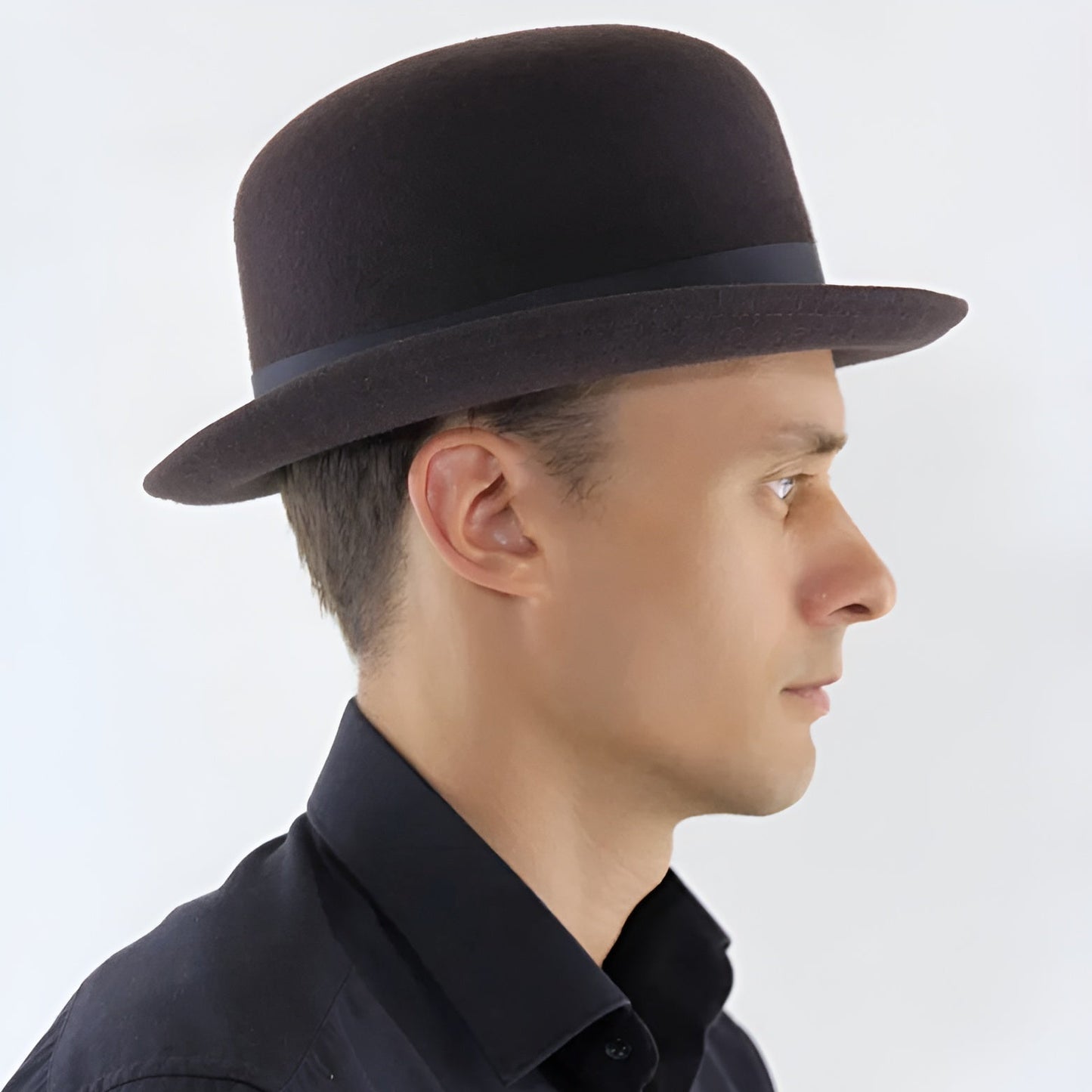 Gros plan sur la texture du chapeau melon en feutre